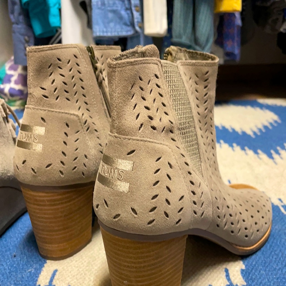 Tom’s Desert Suede Peep Toe Booties size 9